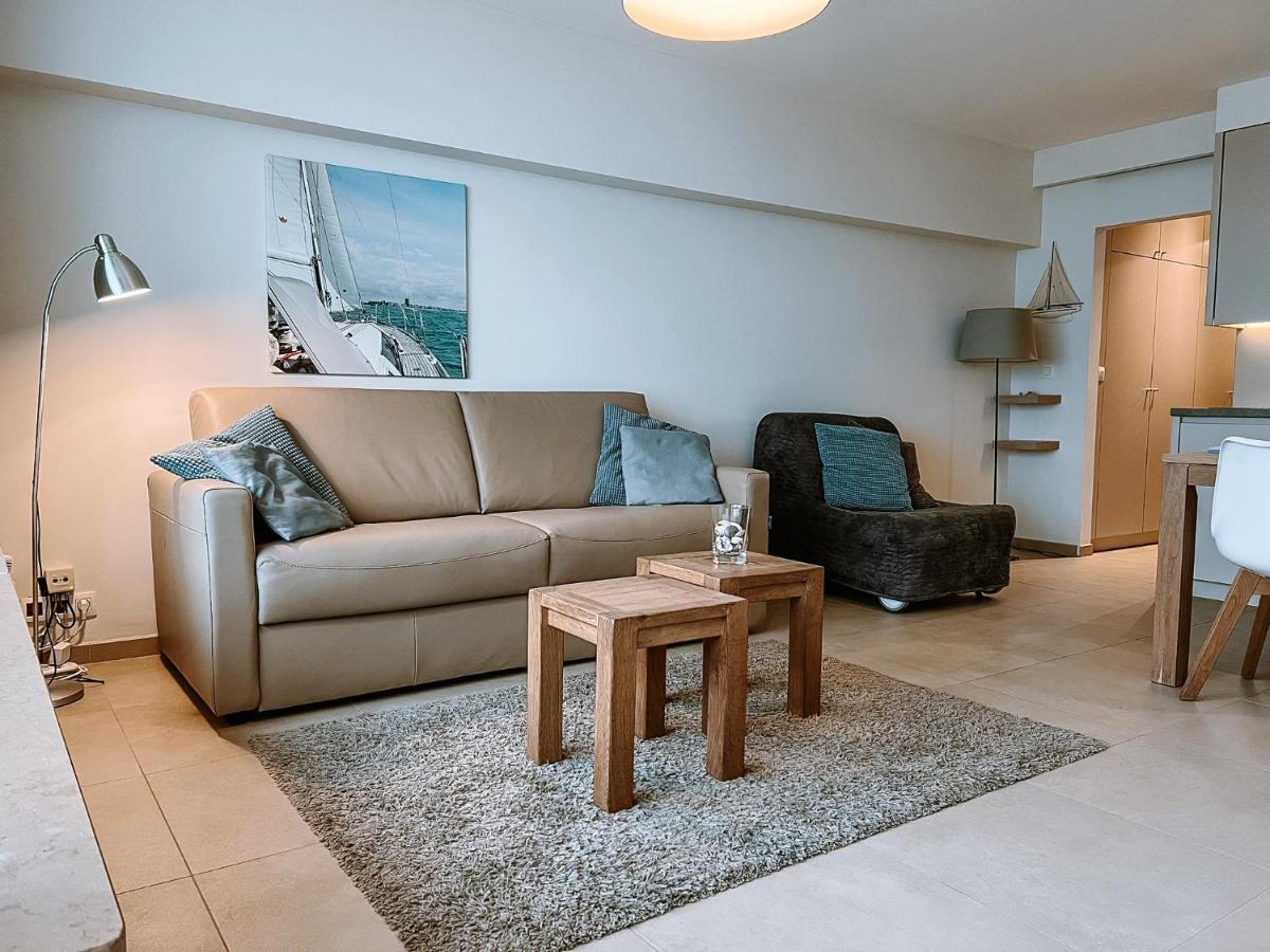 Cosy Studio With Sea View In Oostende Bagian luar foto