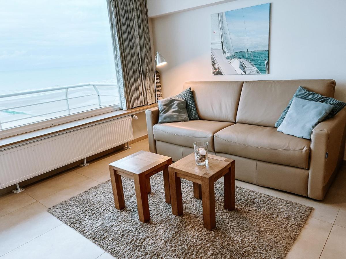 Cosy Studio With Sea View In Oostende Bagian luar foto