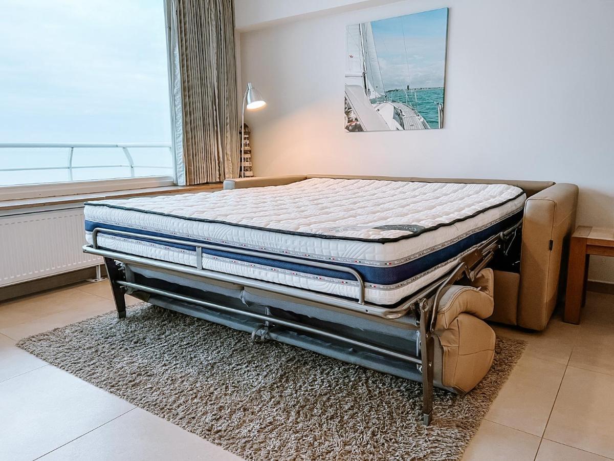 Cosy Studio With Sea View In Oostende Bagian luar foto