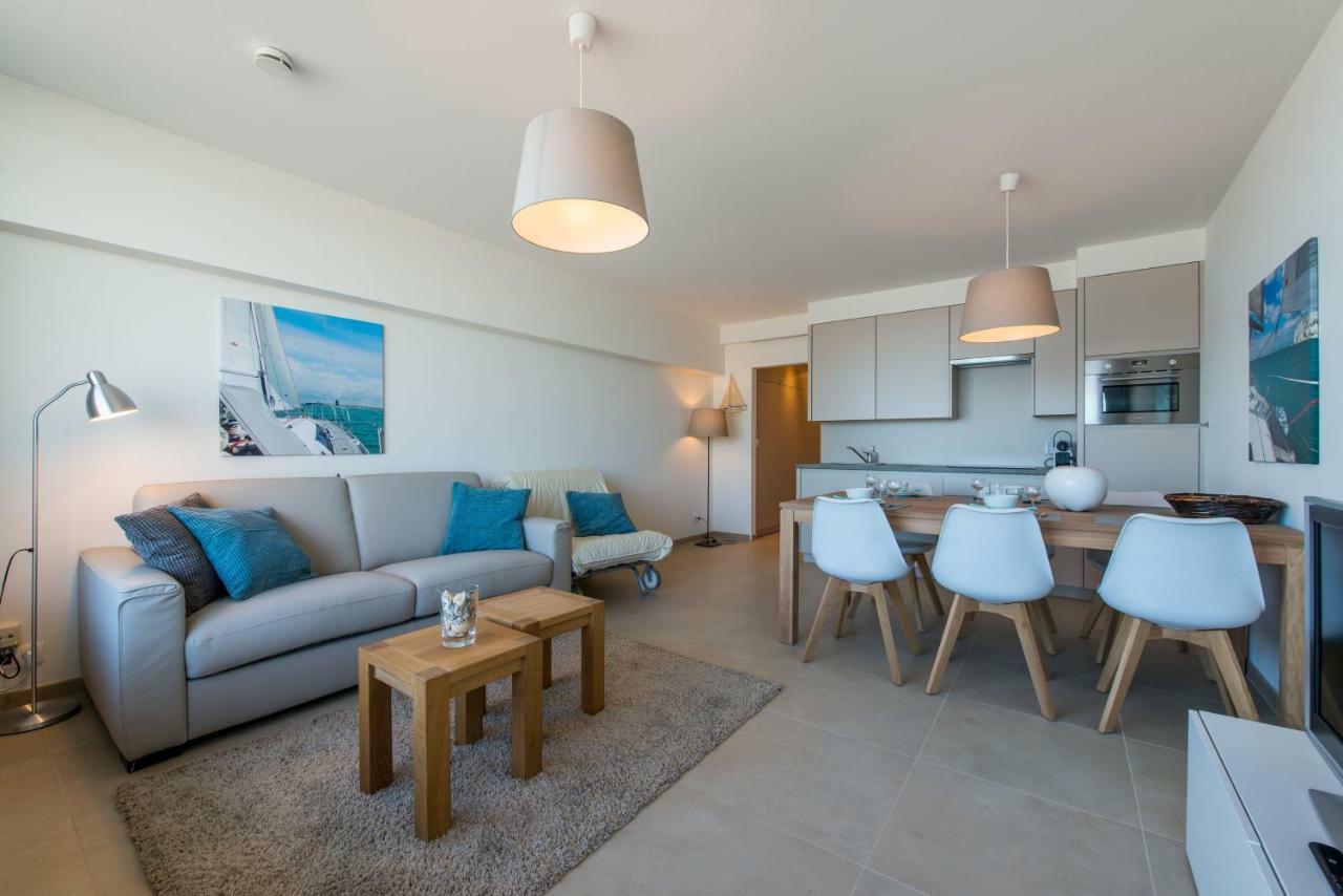 Cosy Studio With Sea View In Oostende Bagian luar foto