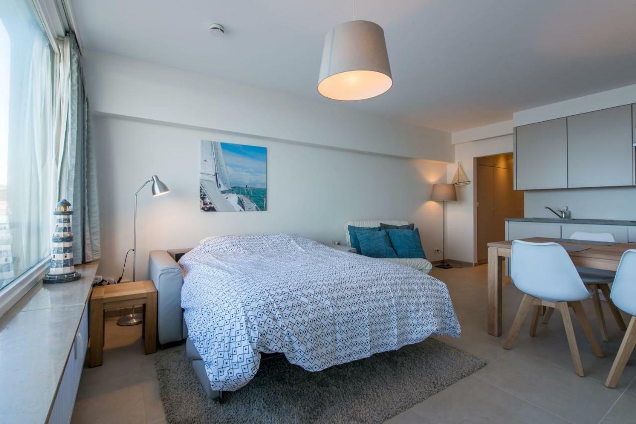 Cosy Studio With Sea View In Oostende Bagian luar foto