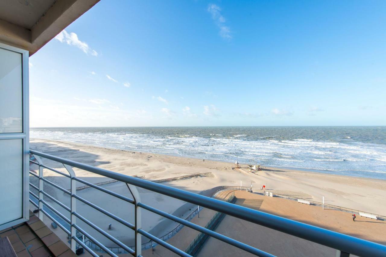 Cosy Studio With Sea View In Oostende Bagian luar foto